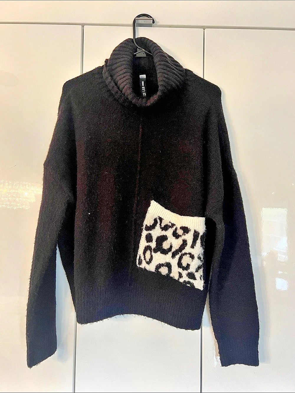 Black Leopard Pocket Turtleneck Size Large